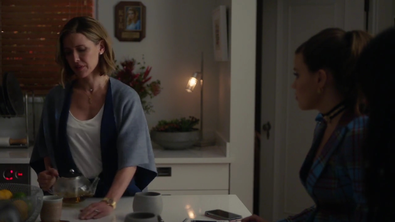 Charmed-Online-dot-nl_Charmed-1x06KappaSpirit01563.jpg