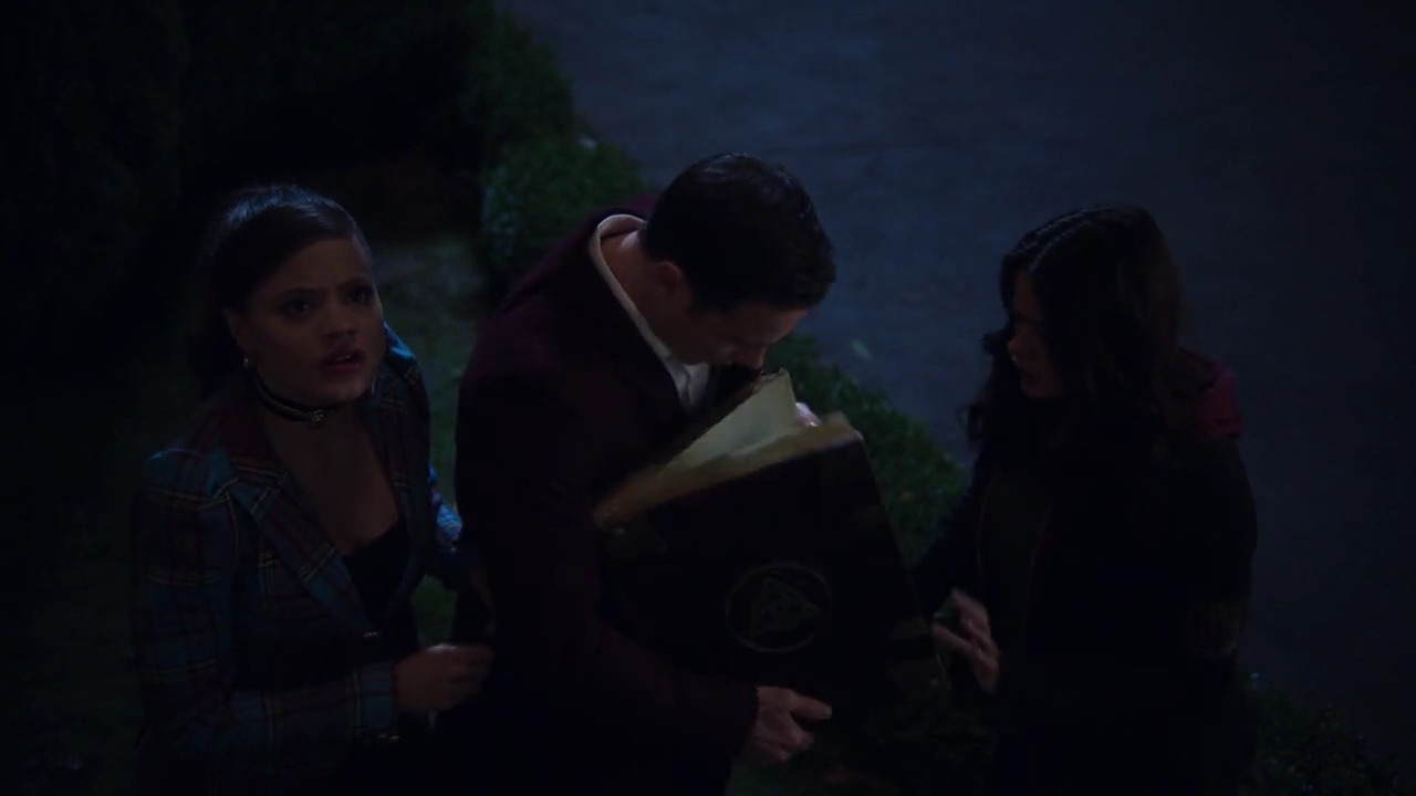Charmed-Online-dot-nl_Charmed-1x06KappaSpirit01821.jpg