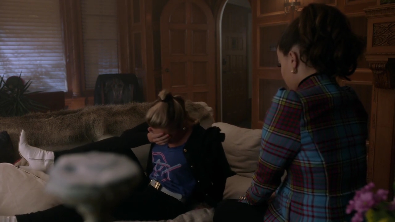 Charmed-Online-dot-nl_Charmed-1x06KappaSpirit01975.jpg