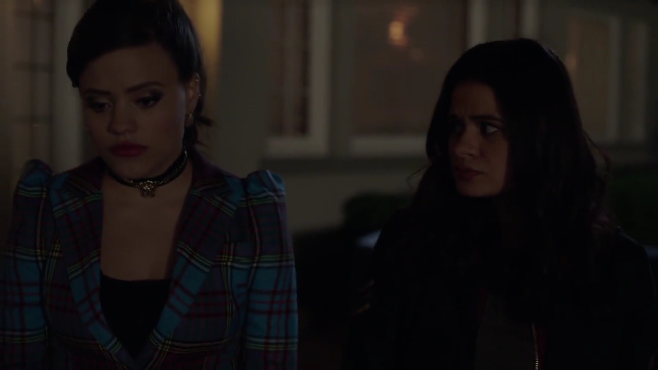 Charmed-Online-dot-nl_Charmed-1x06KappaSpirit02036.jpg