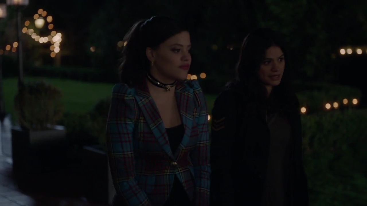 Charmed-Online-dot-nl_Charmed-1x06KappaSpirit02045.jpg