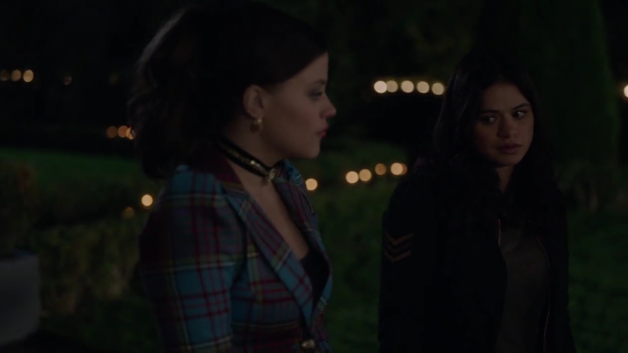 Charmed-Online-dot-nl_Charmed-1x06KappaSpirit02048.jpg