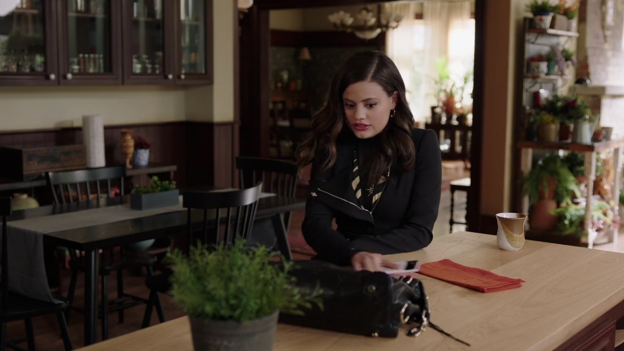 Charmed-Online-dot-nl_Charmed-1x07OutofScythe00518.jpg