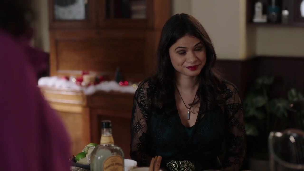 Charmed-Online-dot-nl_Charmed-1x09JingleHell00599.jpg Charmed-Online-dot-nl_Charmed-1x09JingleHell00599.jpg