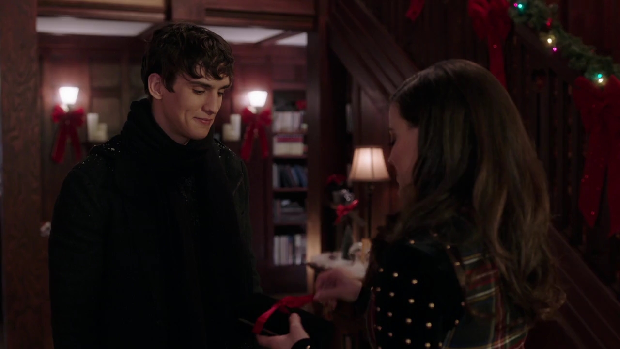 Charmed-Online-dot-nl_Charmed-1x09JingleHell00710.jpg Charmed-Online-dot-nl_Charmed-1x09JingleHell00710.jpg