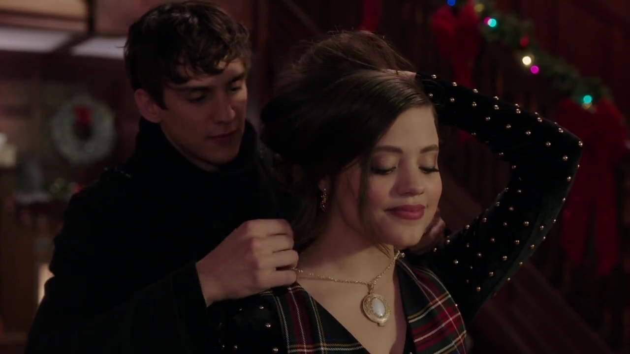 Charmed-Online-dot-nl_Charmed-1x09JingleHell00728.jpg Charmed-Online-dot-nl_Charmed-1x09JingleHell00728.jpg