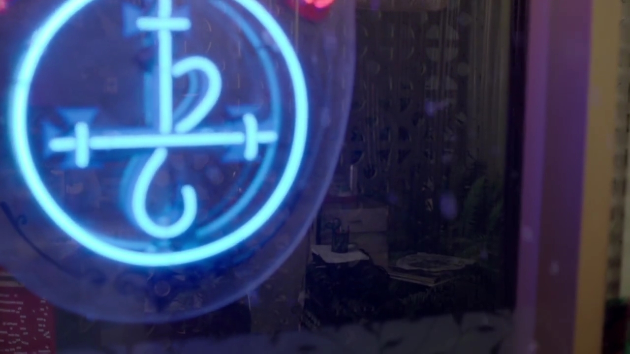 Charmed-Online-dot-nl_Charmed-1x09JingleHell00763.jpg Charmed-Online-dot-nl_Charmed-1x09JingleHell00763.jpg