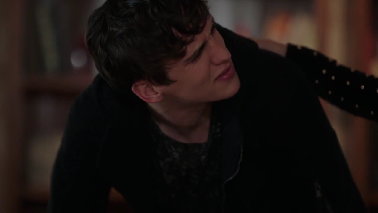 Charmed-Online-dot-nl_Charmed-1x09JingleHell00913.jpg Charmed-Online-dot-nl_Charmed-1x09JingleHell00913.jpg