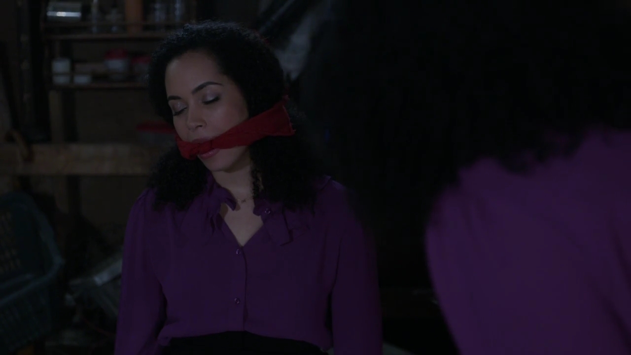 Charmed-Online-dot-nl_Charmed-1x09JingleHell01025.jpg