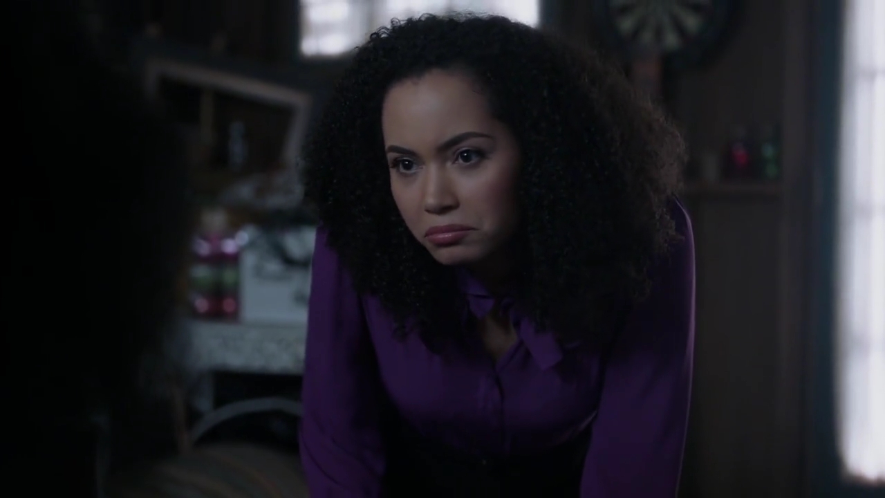 Charmed-Online-dot-nl_Charmed-1x09JingleHell01027.jpg