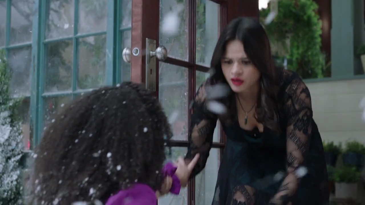 Charmed-Online-dot-nl_Charmed-1x09JingleHell01074.jpg