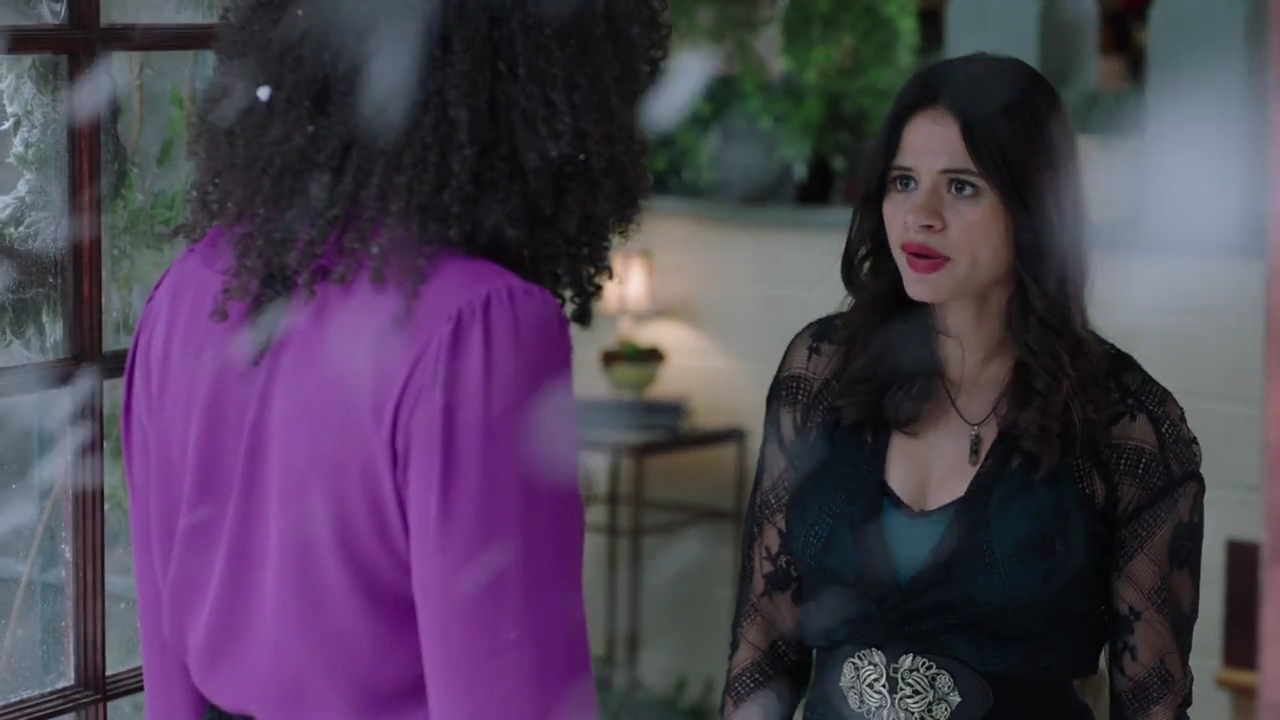 Charmed-Online-dot-nl_Charmed-1x09JingleHell01086.jpg