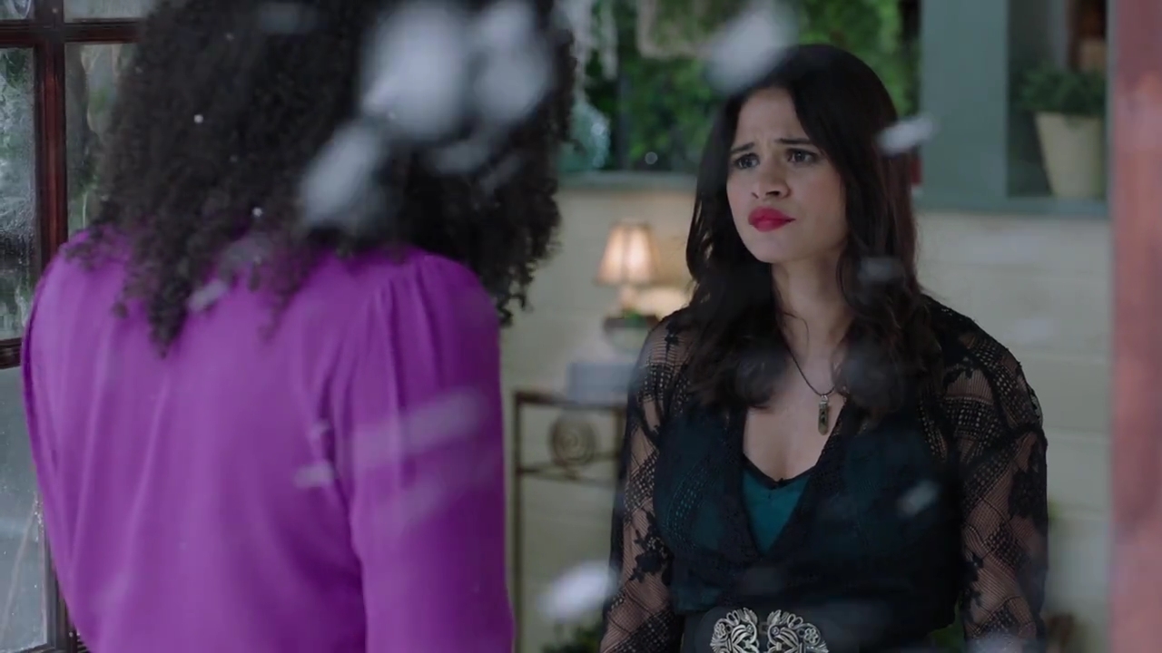 Charmed-Online-dot-nl_Charmed-1x09JingleHell01113.jpg Charmed-Online-dot-nl_Charmed-1x09JingleHell01113.jpg