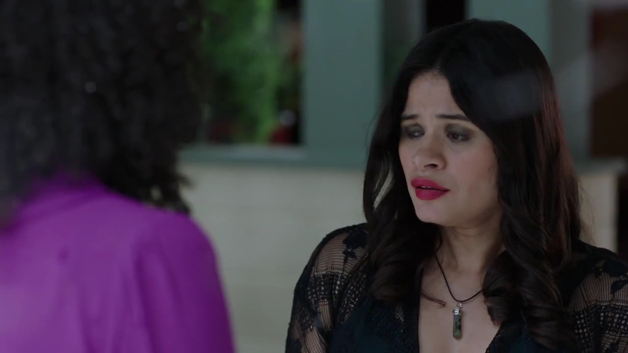 Charmed-Online-dot-nl_Charmed-1x09JingleHell01123.jpg