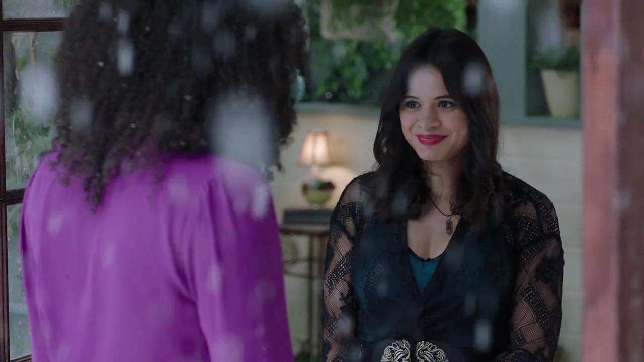 Charmed-Online-dot-nl_Charmed-1x09JingleHell01146.jpg