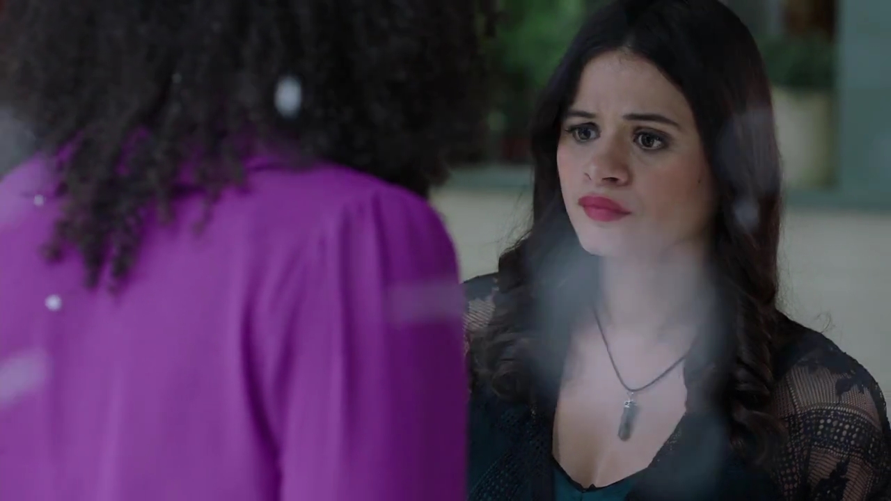Charmed-Online-dot-nl_Charmed-1x09JingleHell01184.jpg