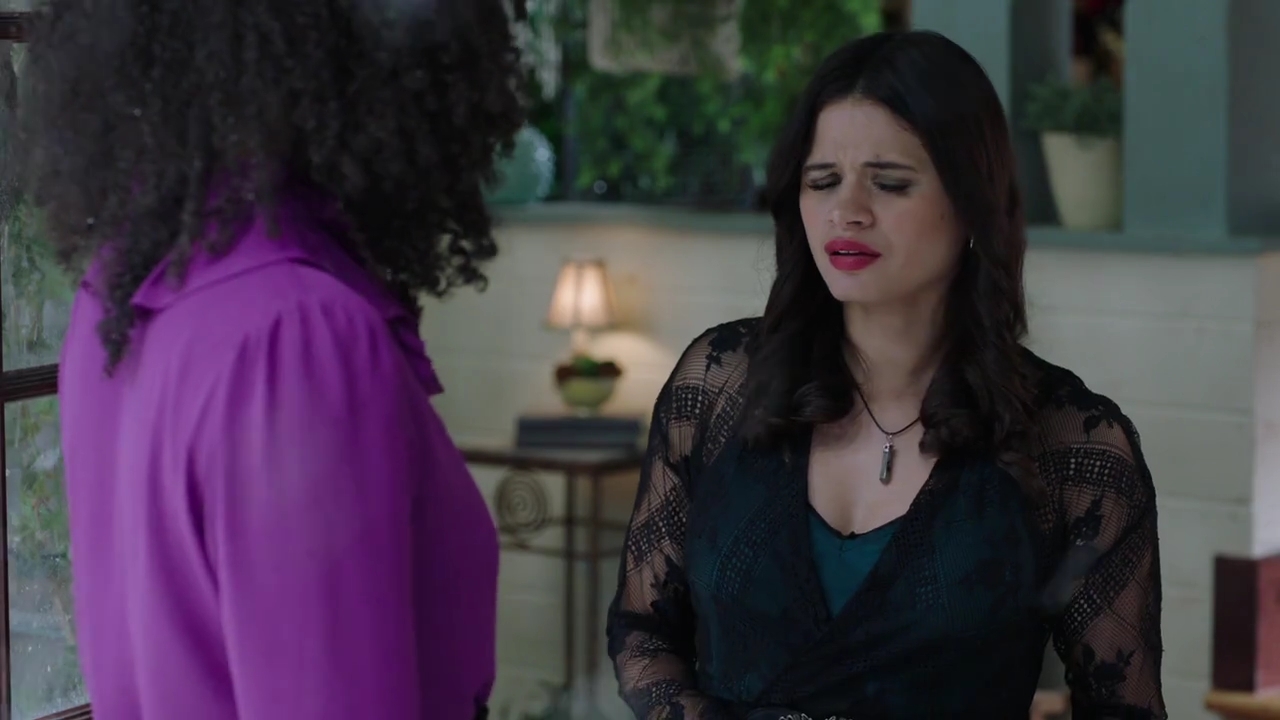 Charmed-Online-dot-nl_Charmed-1x09JingleHell01194.jpg