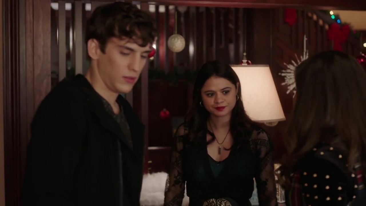 Charmed-Online-dot-nl_Charmed-1x09JingleHell01322.jpg