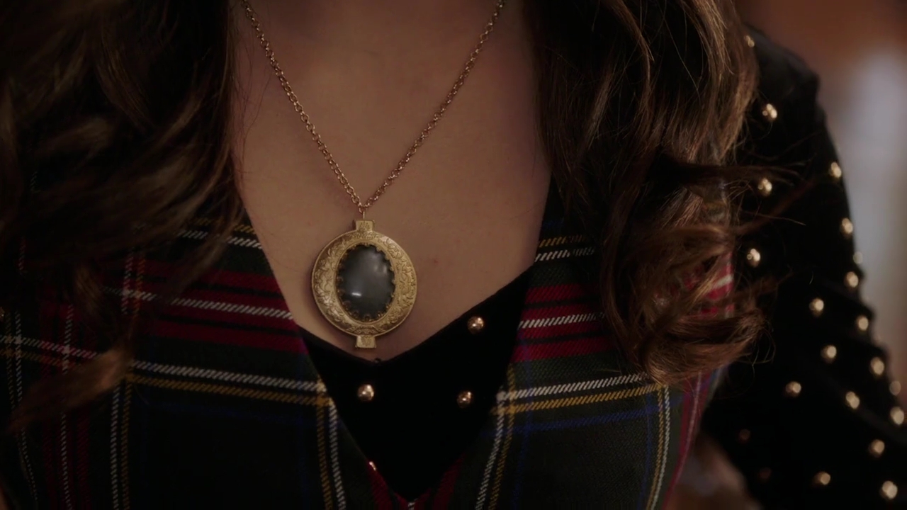 Charmed-Online-dot-nl_Charmed-1x09JingleHell01323.jpg