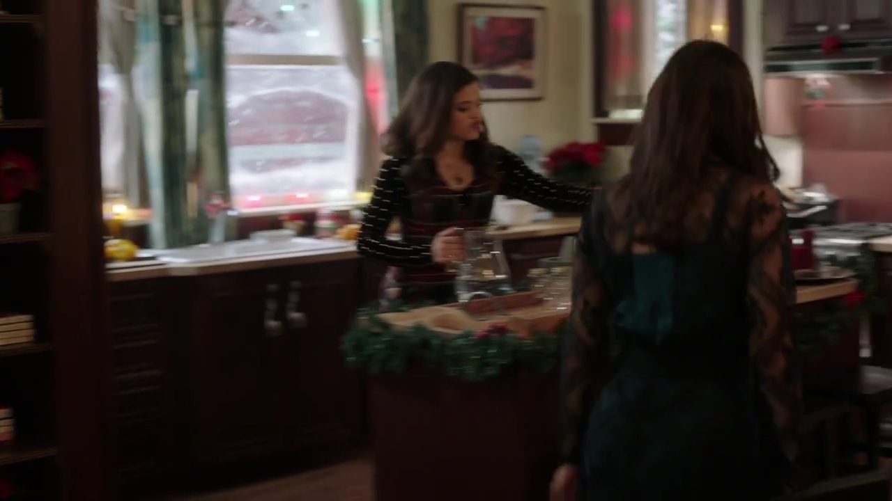 Charmed-Online-dot-nl_Charmed-1x09JingleHell01334.jpg