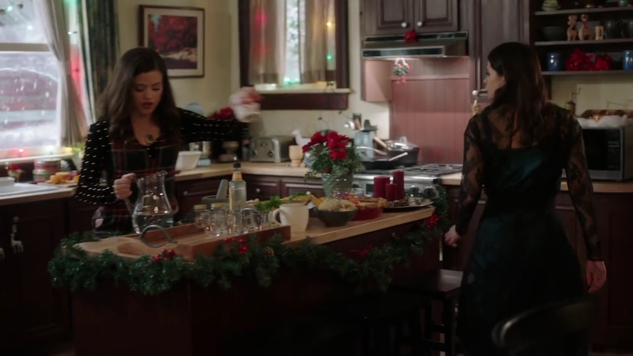 Charmed-Online-dot-nl_Charmed-1x09JingleHell01335.jpg
