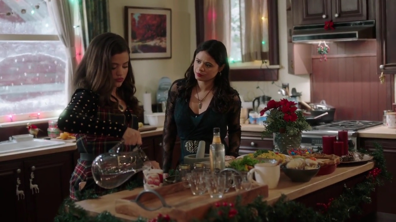 Charmed-Online-dot-nl_Charmed-1x09JingleHell01339.jpg