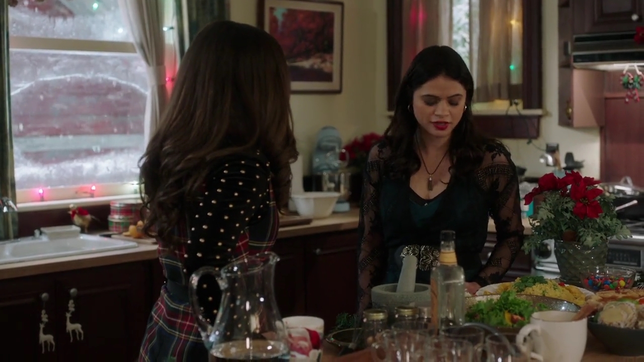 Charmed-Online-dot-nl_Charmed-1x09JingleHell01347.jpg
