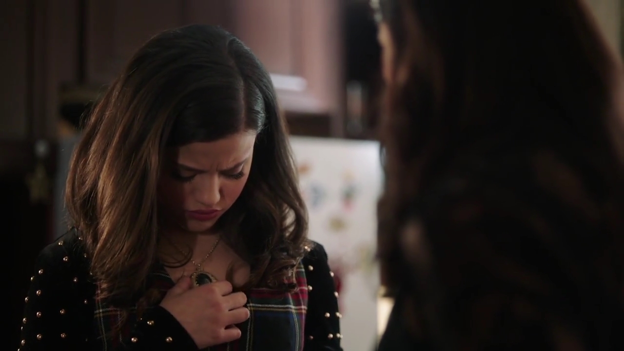 Charmed-Online-dot-nl_Charmed-1x09JingleHell01358.jpg