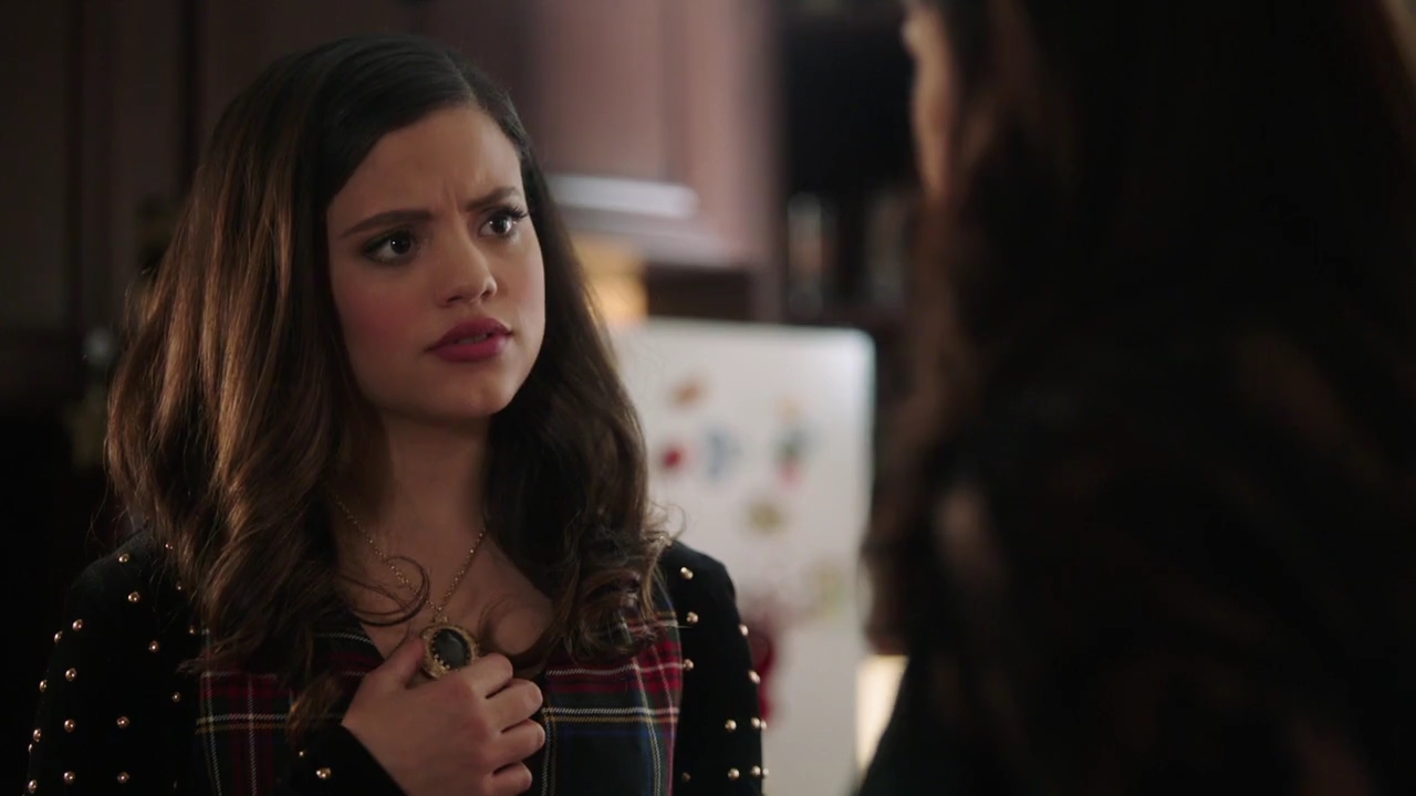 Charmed-Online-dot-nl_Charmed-1x09JingleHell01362.jpg