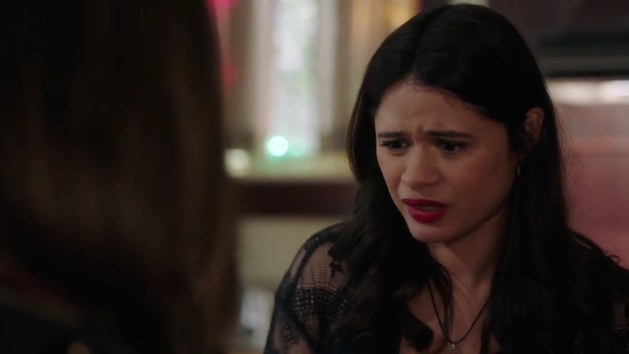 Charmed-Online-dot-nl_Charmed-1x09JingleHell01372.jpg