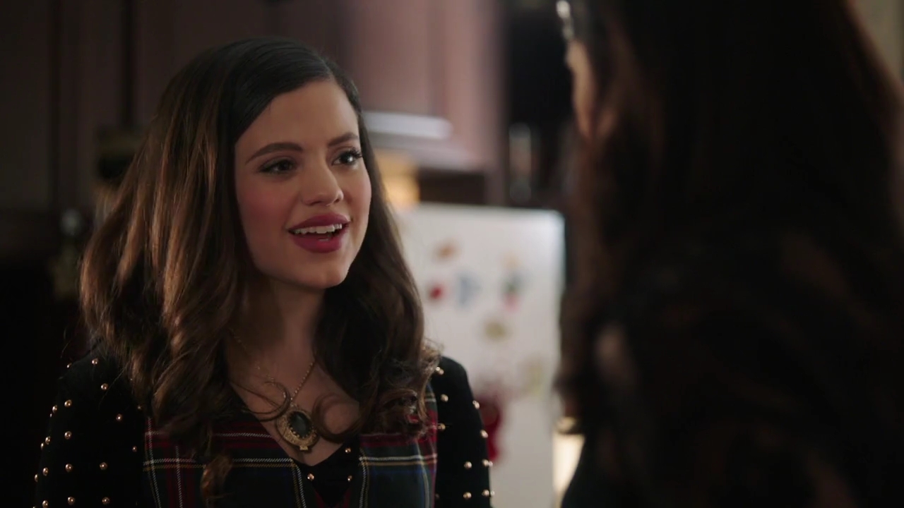 Charmed-Online-dot-nl_Charmed-1x09JingleHell01374.jpg