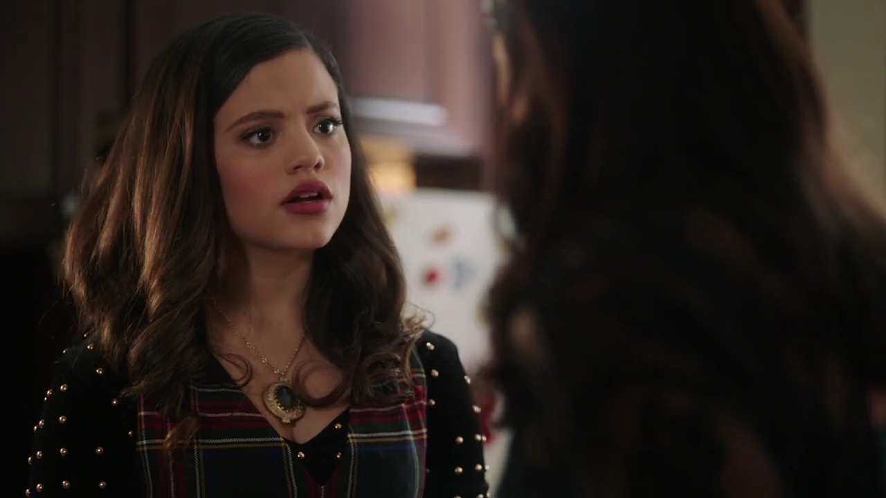 Charmed-Online-dot-nl_Charmed-1x09JingleHell01384.jpg