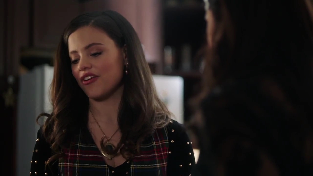Charmed-Online-dot-nl_Charmed-1x09JingleHell01423.jpg