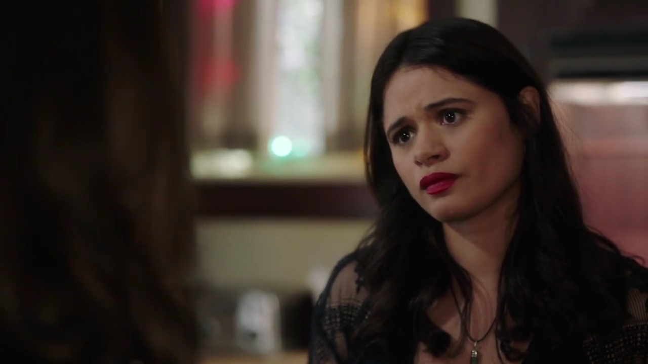 Charmed-Online-dot-nl_Charmed-1x09JingleHell01425.jpg