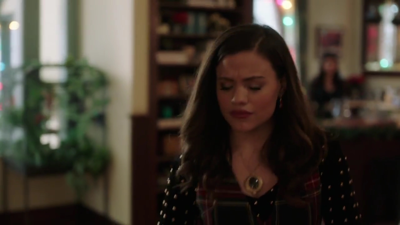 Charmed-Online-dot-nl_Charmed-1x09JingleHell01433.jpg