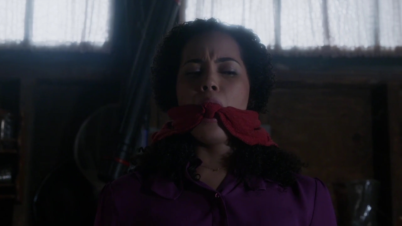 Charmed-Online-dot-nl_Charmed-1x09JingleHell01471.jpg