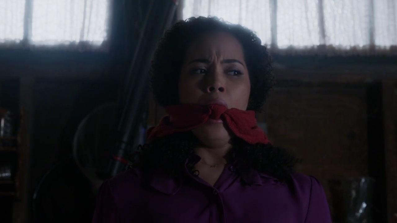Charmed-Online-dot-nl_Charmed-1x09JingleHell01472.jpg