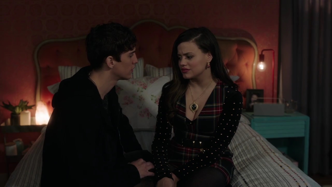 Charmed-Online-dot-nl_Charmed-1x09JingleHell01484.jpg