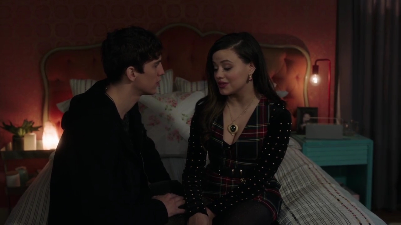 Charmed-Online-dot-nl_Charmed-1x09JingleHell01485.jpg