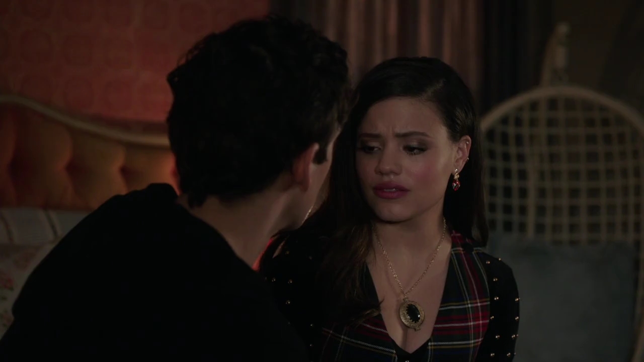 Charmed-Online-dot-nl_Charmed-1x09JingleHell01493.jpg