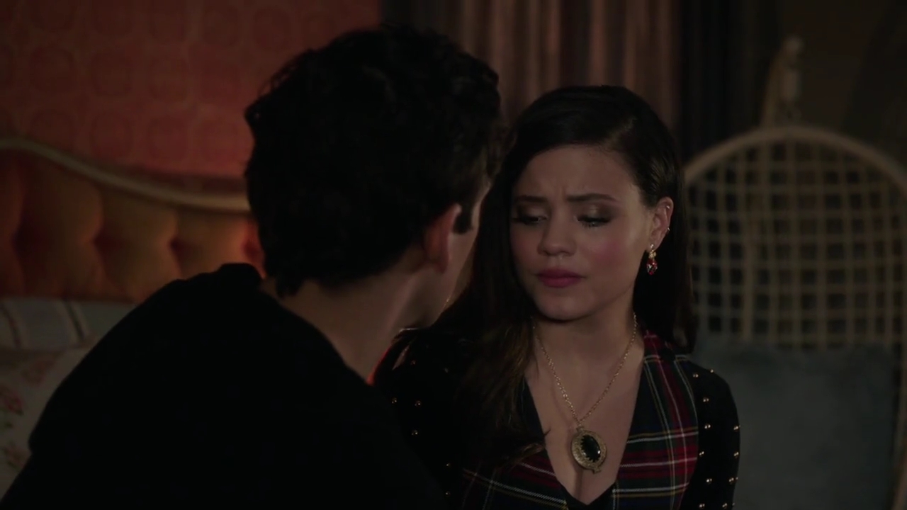 Charmed-Online-dot-nl_Charmed-1x09JingleHell01494.jpg