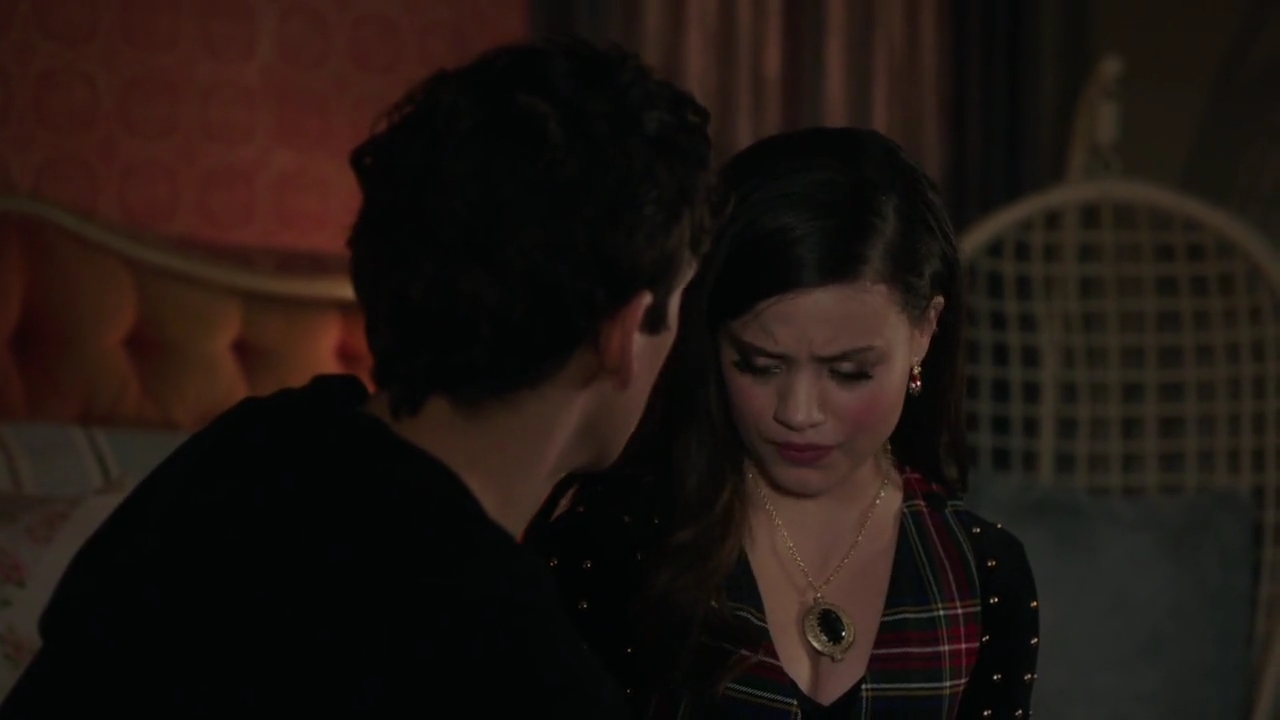 Charmed-Online-dot-nl_Charmed-1x09JingleHell01495.jpg