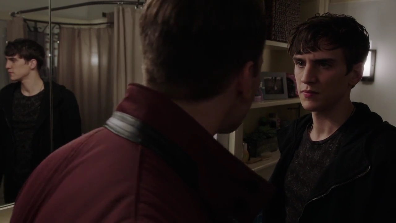 Charmed-Online-dot-nl_Charmed-1x09JingleHell01621.jpg Charmed-Online-dot-nl_Charmed-1x09JingleHell01621.jpg