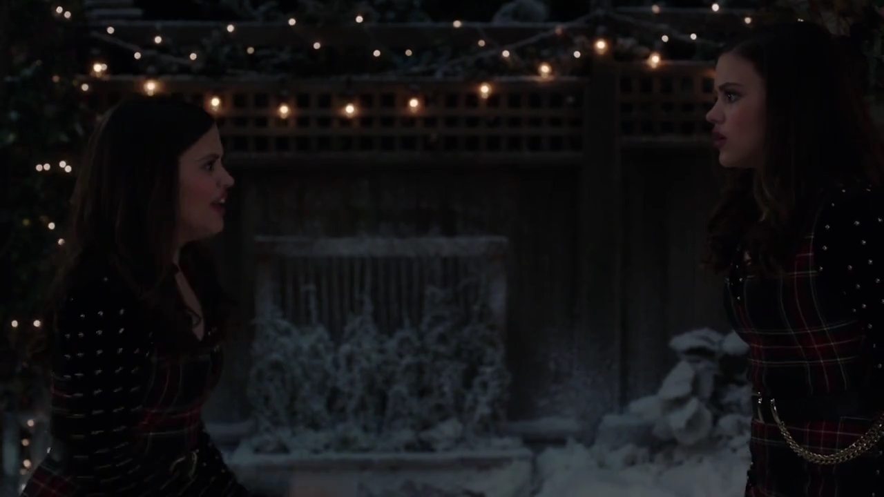 Charmed-Online-dot-nl_Charmed-1x09JingleHell01813.jpg Charmed-Online-dot-nl_Charmed-1x09JingleHell01813.jpg