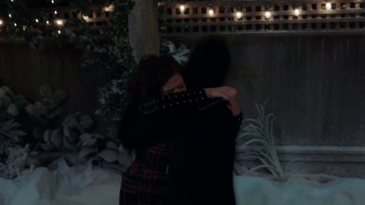 Charmed-Online-dot-nl_Charmed-1x09JingleHell01835.jpg Charmed-Online-dot-nl_Charmed-1x09JingleHell01835.jpg