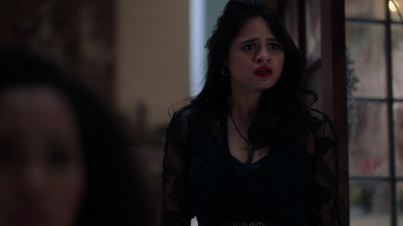 Charmed-Online-dot-nl_Charmed-1x09JingleHell01908.jpg Charmed-Online-dot-nl_Charmed-1x09JingleHell01908.jpg