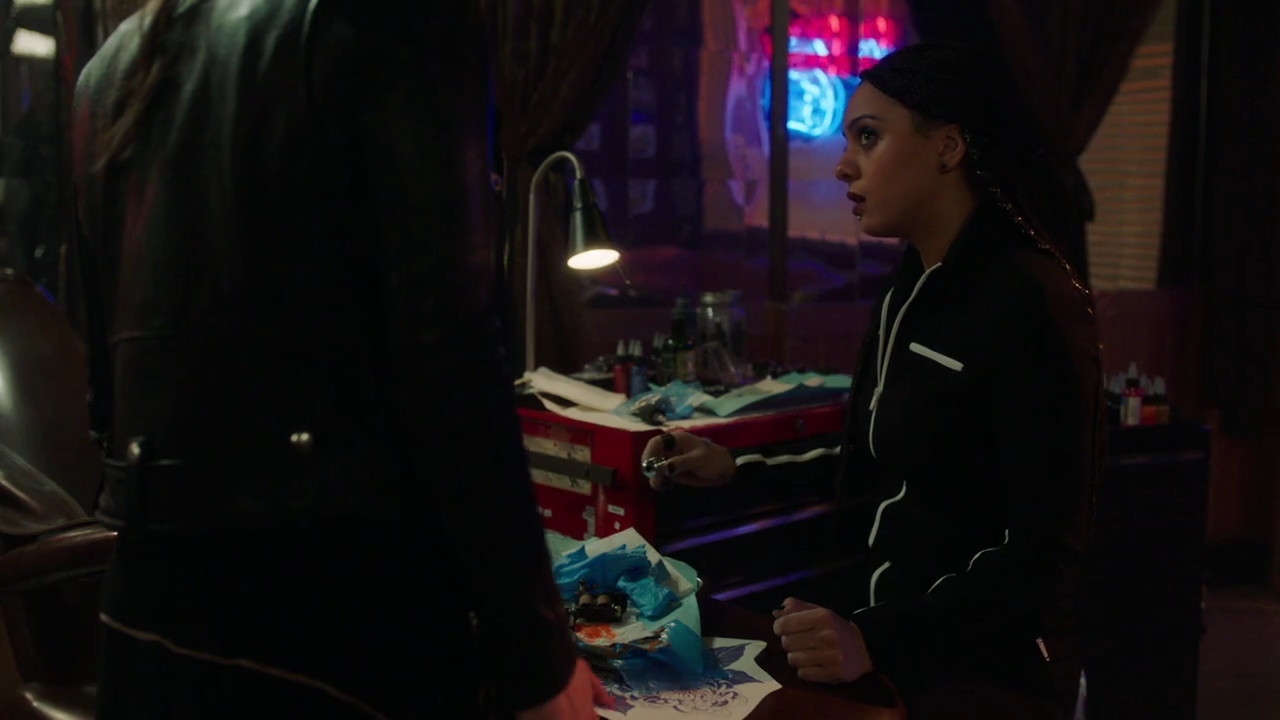 Charmed-Online-dot-nl_Charmed-1x17Surrender00821.jpg