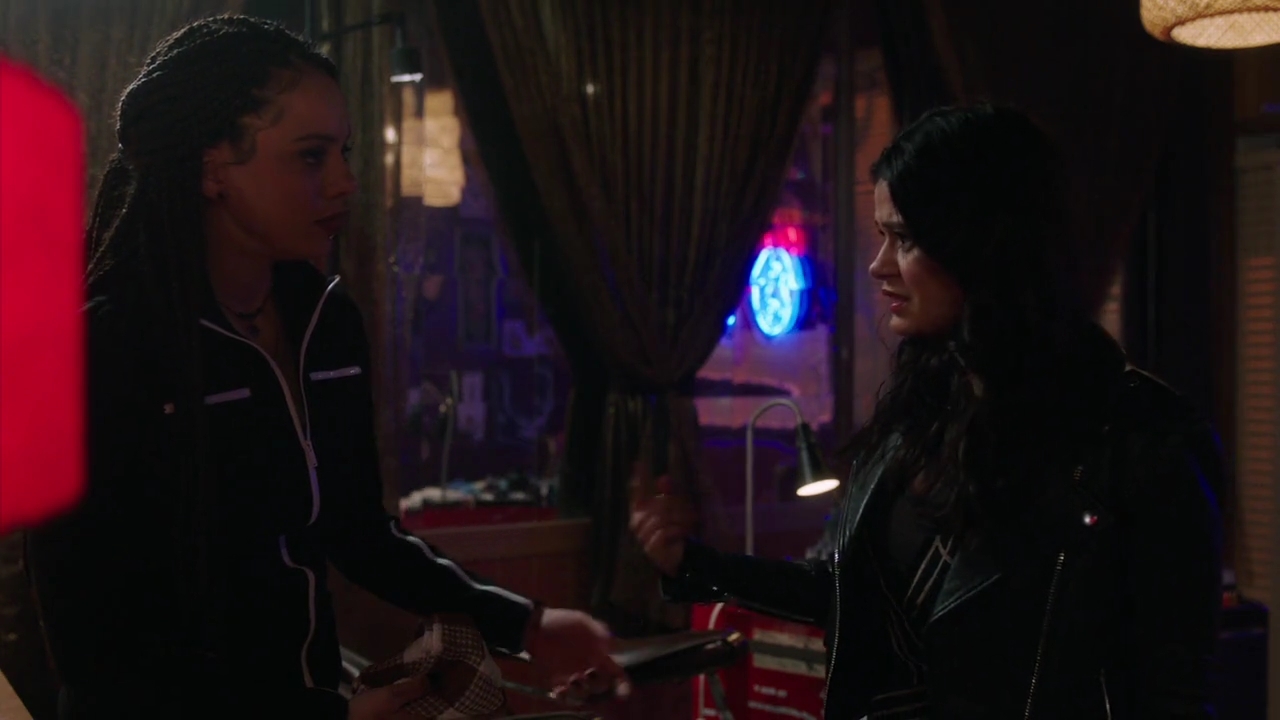Charmed-Online-dot-nl_Charmed-1x17Surrender00870.jpg