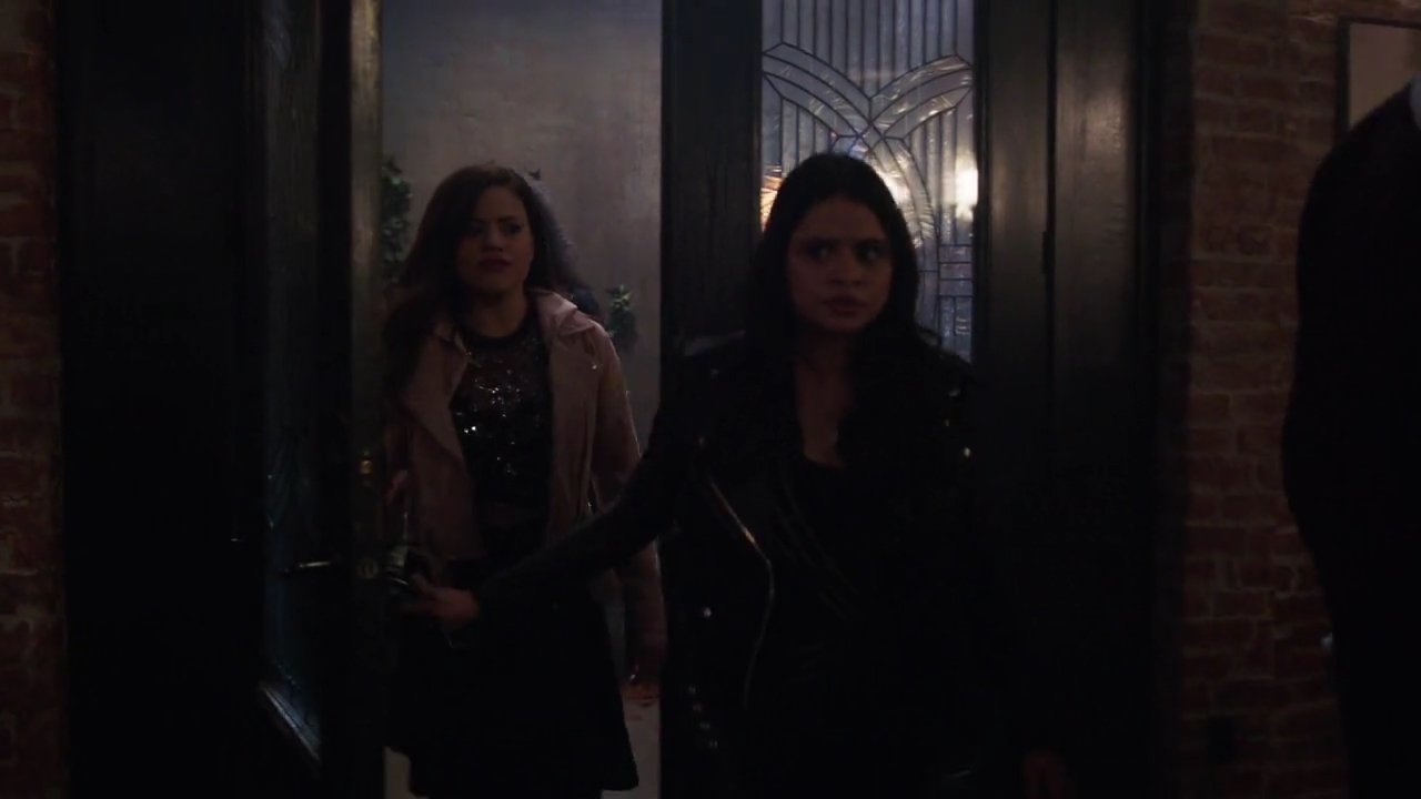 Charmed-Online-dot-nl_Charmed-1x17Surrender00905.jpg
