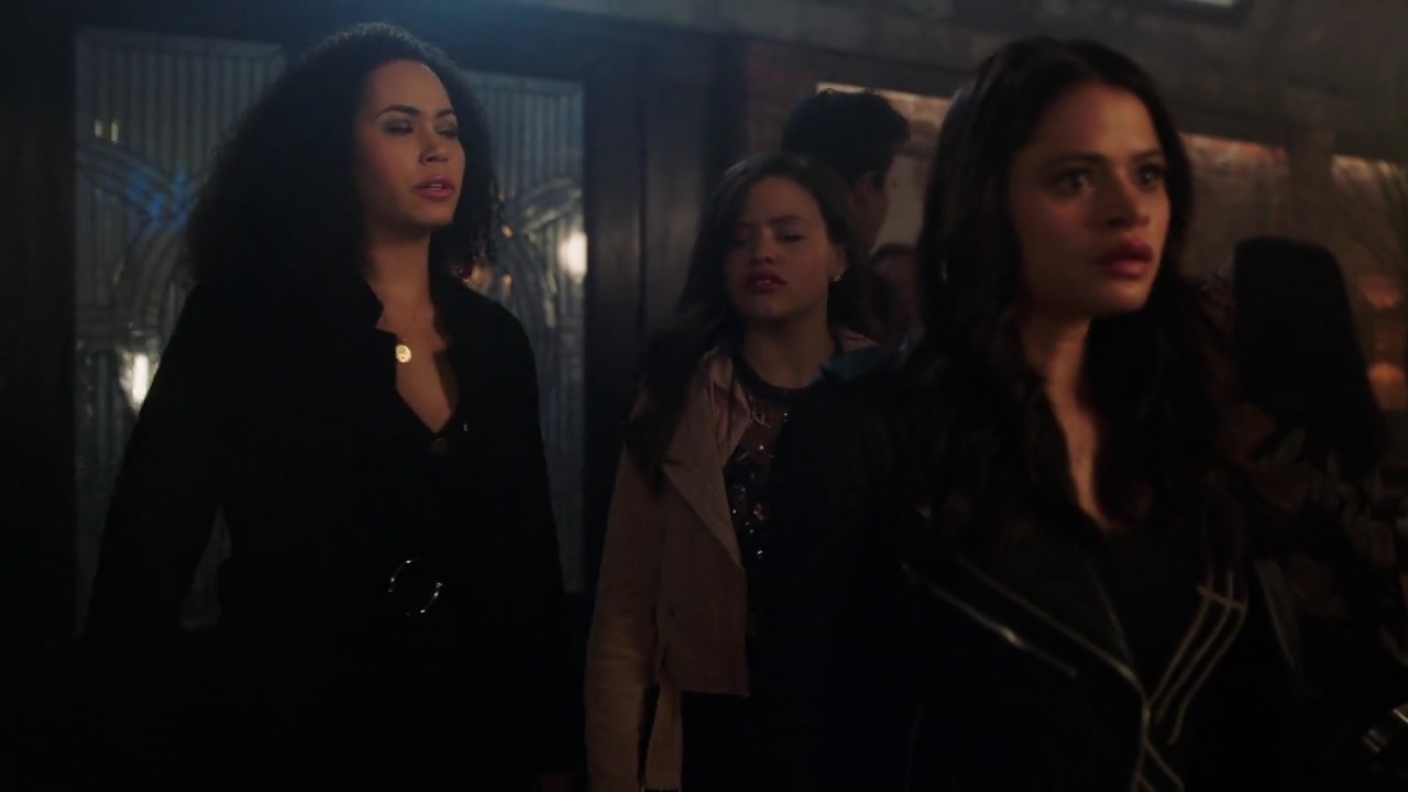 Charmed-Online-dot-nl_Charmed-1x17Surrender00910.jpg